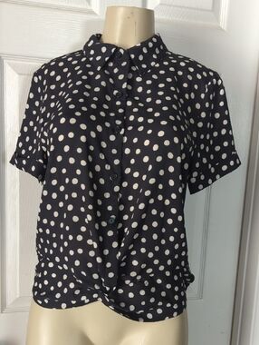 W5 Black and White Polka Dot Short-Sleeve Button Front Blouse